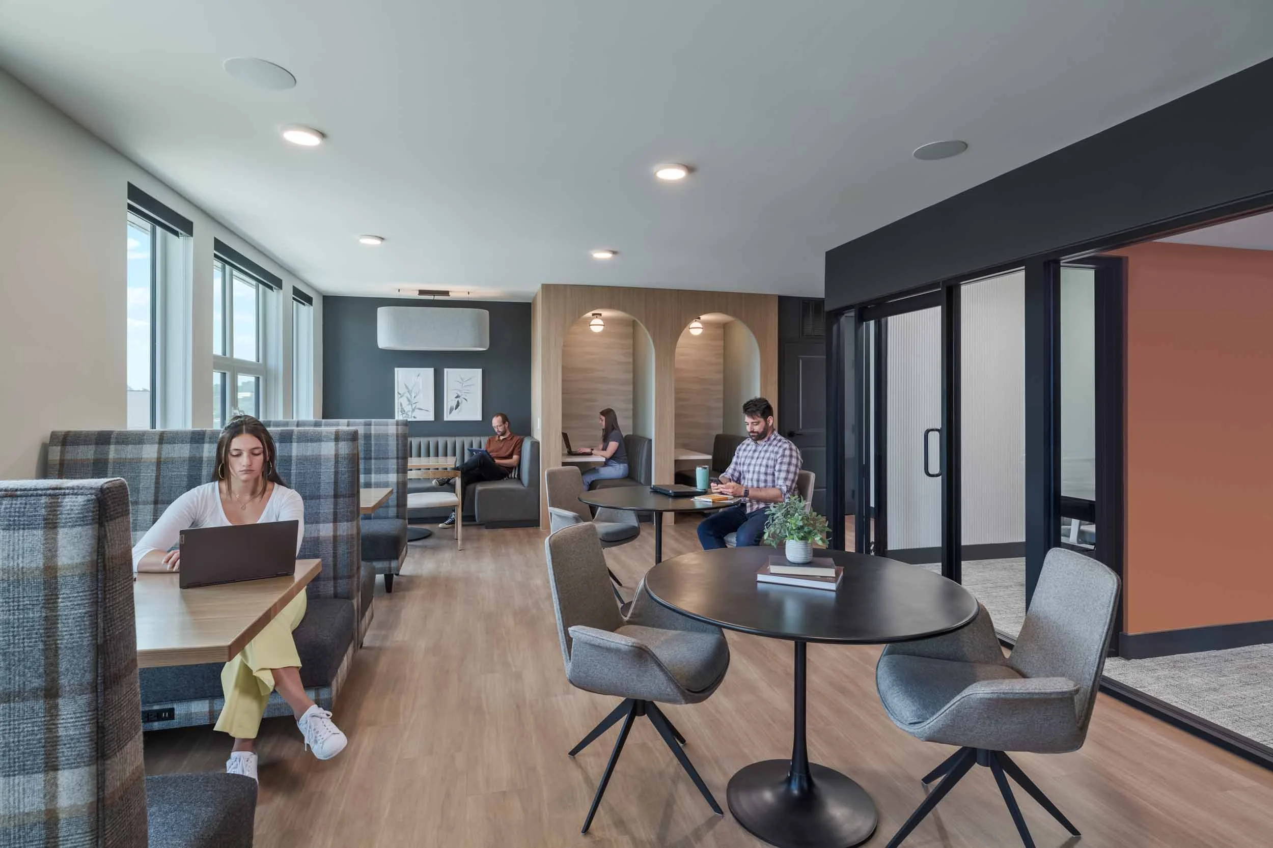 Fifth x Northwest Apartments | Apartments in Columbus, OH | Co-Working Stations