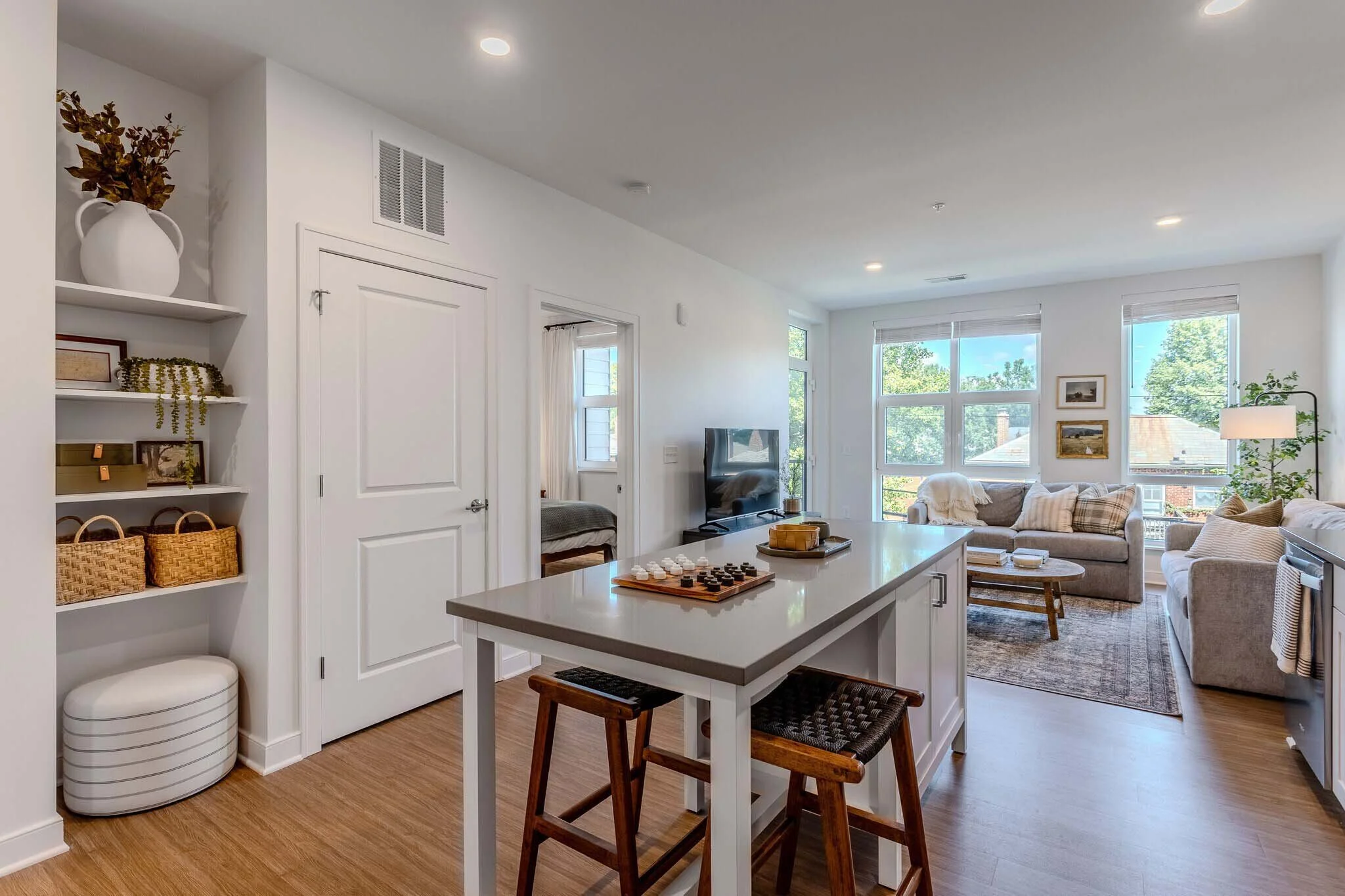 Fifth x Northwest Apartments | Apartments in Columbus, OH | Dining Island and Living Room