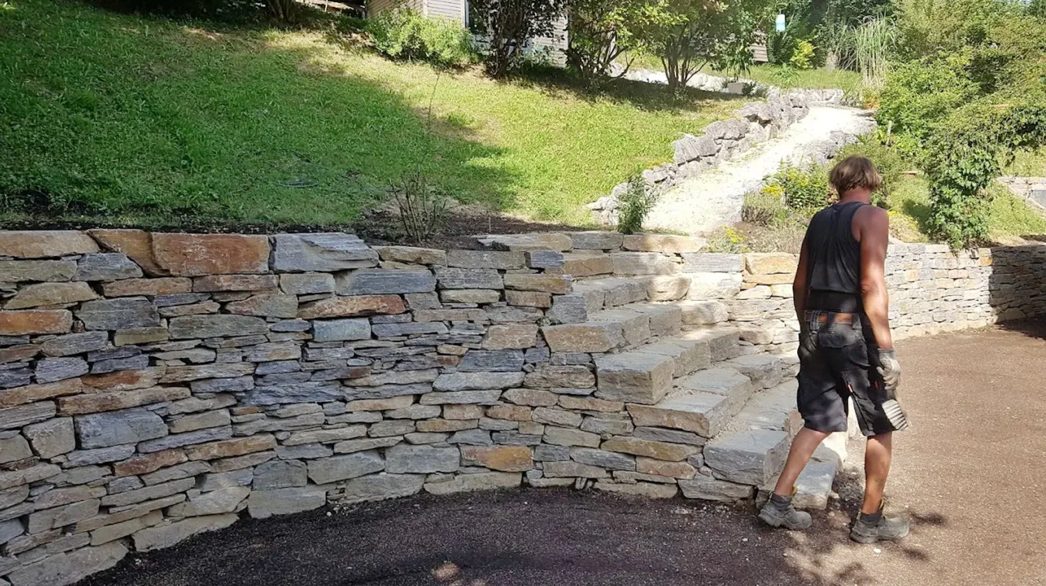 Gartenarbeit, St. Valentin — Steinarbeiten