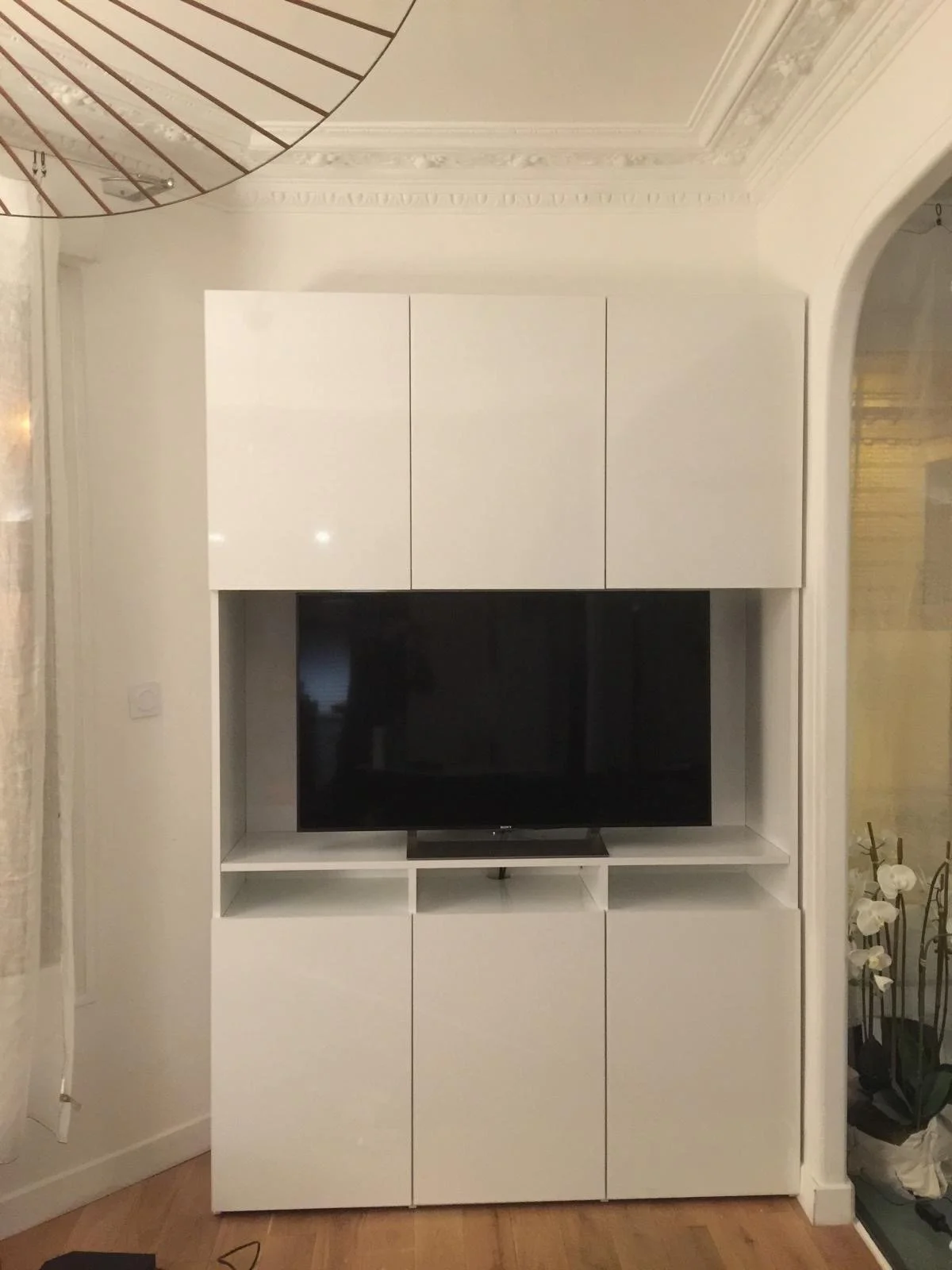 placard tv intégrée sur mesure régis delaizir mobilier design.JPG