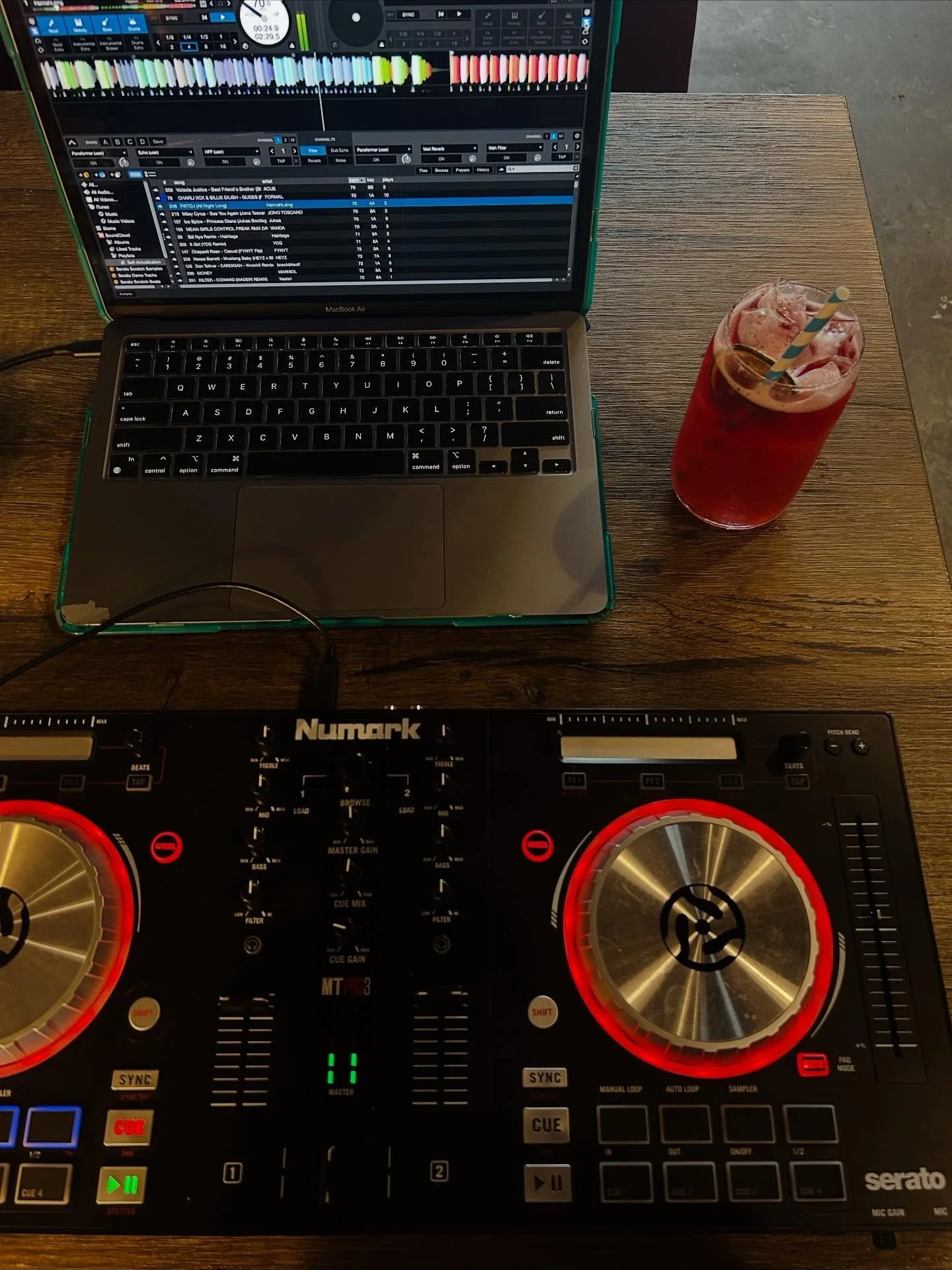 Went to my new favorite cafe today to practice for a bit- 

I also recommend the dark samus cocktail (&amp; the smash character ofc)🖤