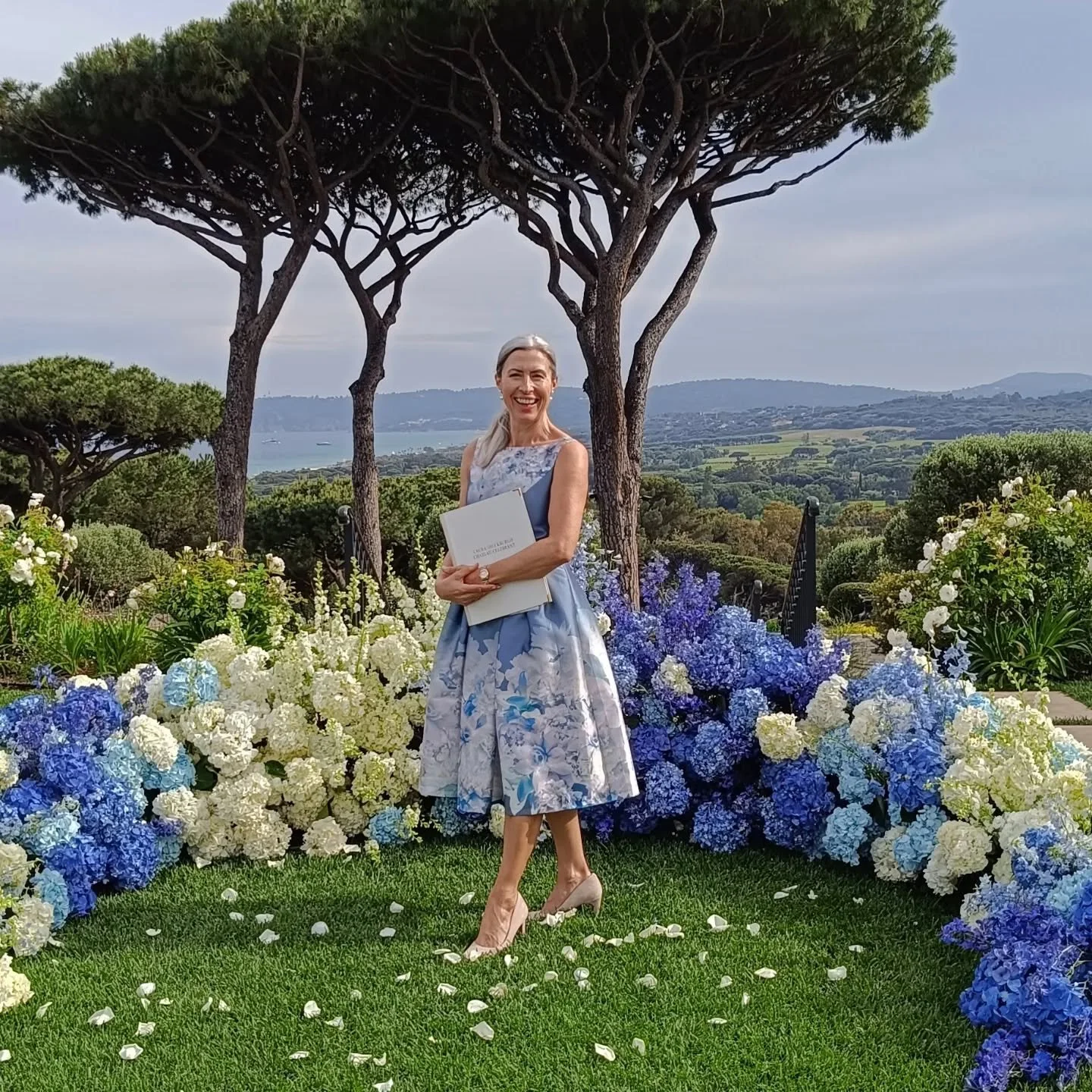 My wedding season 2026 has kicked off in St Tropez..... 

What a wonderful beginning...

Love and peace 🤍💙🤍

More to come of L @ D's beautiful wedding @airellessainttropez 

FLOWERS BY @beauvallonflorist

Laura | The Ch&acirc;teau Celebrant 

Crea