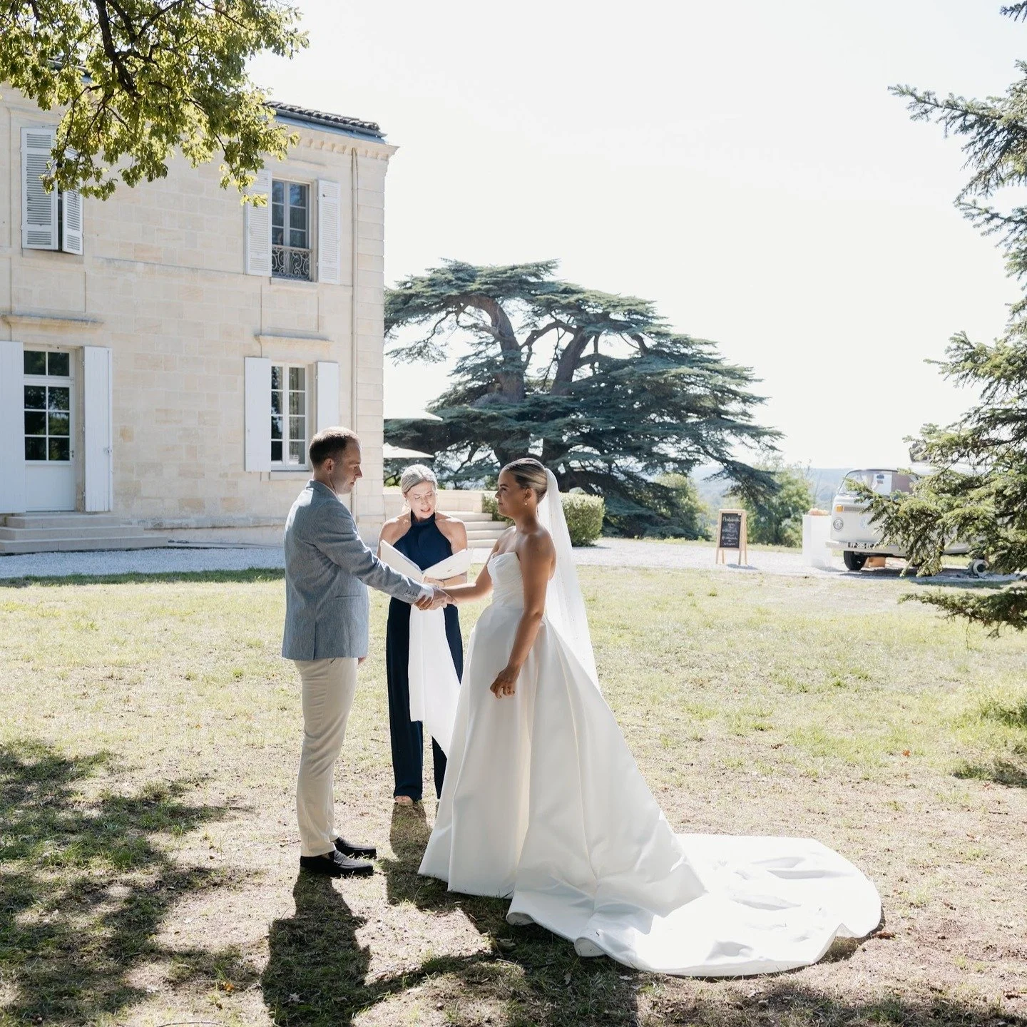 Elements to include in your ceremony

The beautiful wedding of C &amp; M at the incredible @chateaugassies was made even more special because it had a few elements that I love within a French destination wedding ceremony

❤️M and his mum walked down 