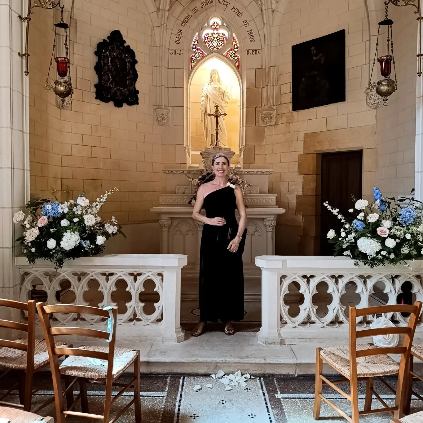 Let's fall in love in Canada and come to France to get married....

Mia dreamed of coming back to her homeland for her wedding and that's what she did....

Cameron and Mia's wedding was full of love , laughter , happy tears and joyful moments....

Pe