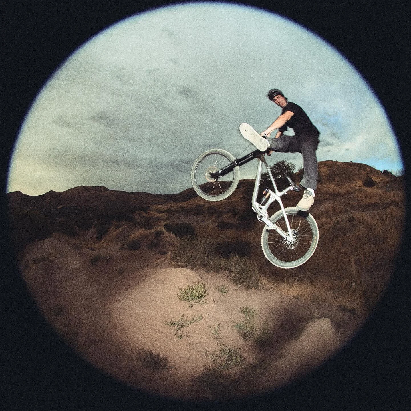 🖤⚔️⛓️🛠️

📸 @coleman___andersen