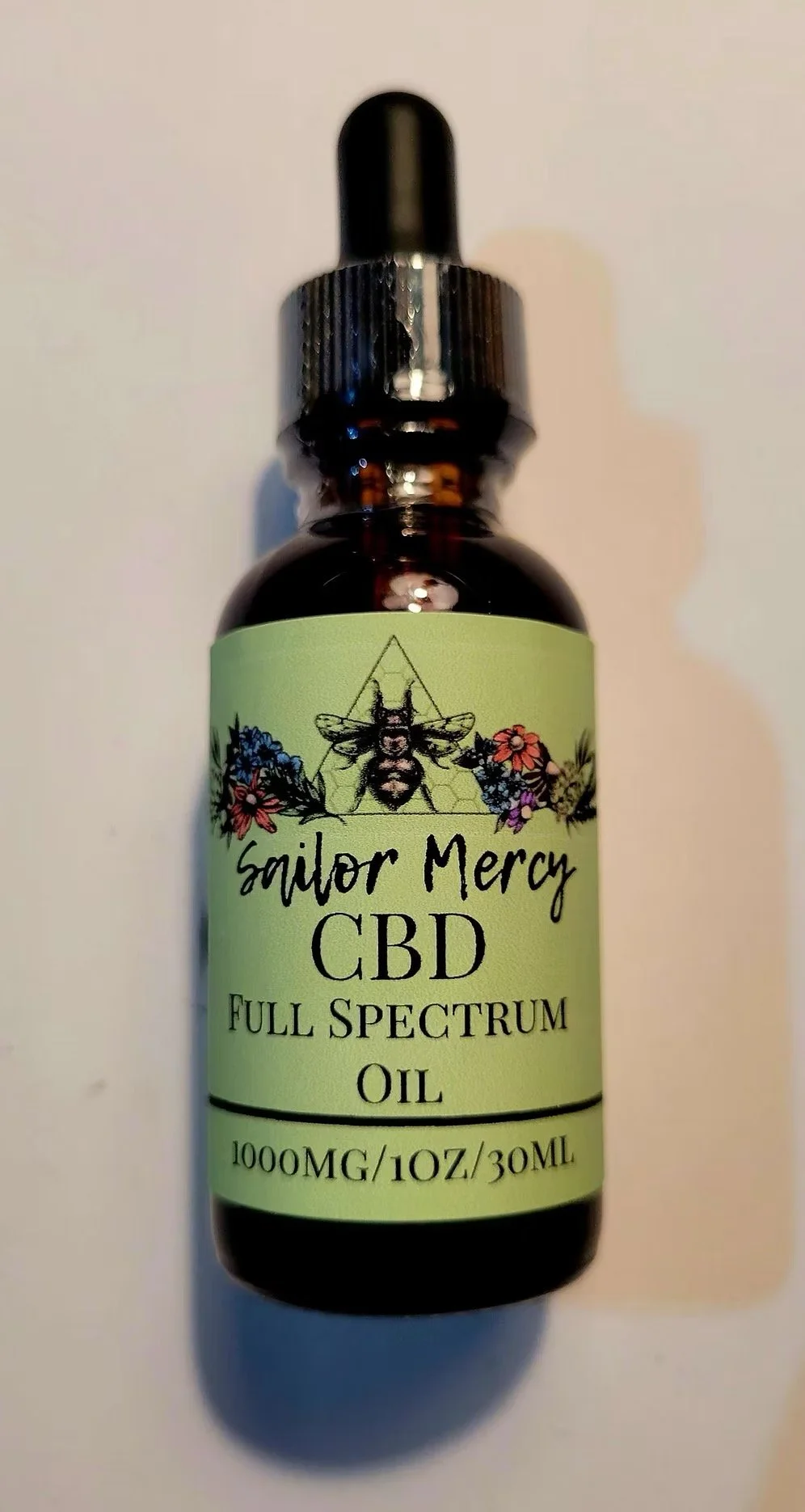 Full spectrum CBD oil tincture 1000mg in glass dropper bottle with hemp extract and MCT oil