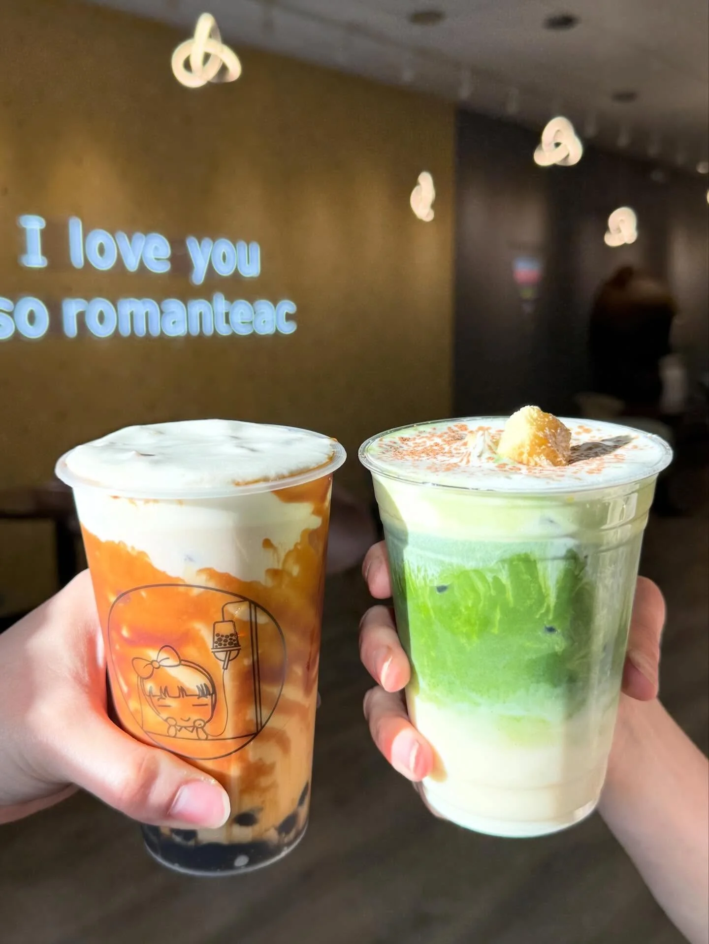 The CLOUD Tea Experience 
🧋Sea Salt Cheese Cloud w. Dirty Boba Milk Tea 
(脏脏波霸奶茶) 
🍵Tiramisu Cloud w. Matcha (提拉米苏奶盖抹茶)

At CLOUD Tea | Romanteac ✨
Our Salt Cheese Cloud and Tiramisu Cloud are the silkiest, buttery-smooth cream caps you&rsquo;ll ev