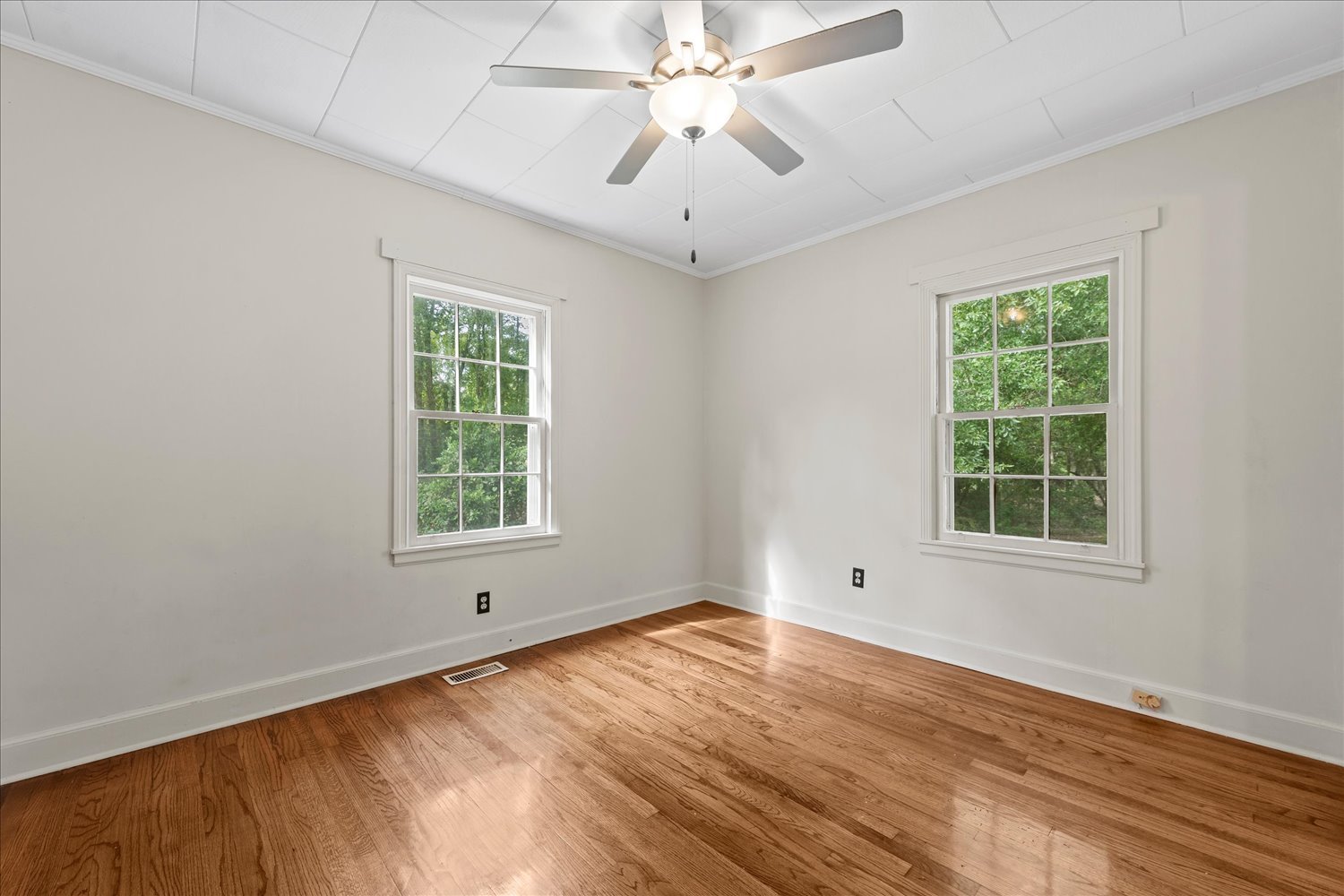 21-180 Easy St 21R.jpg