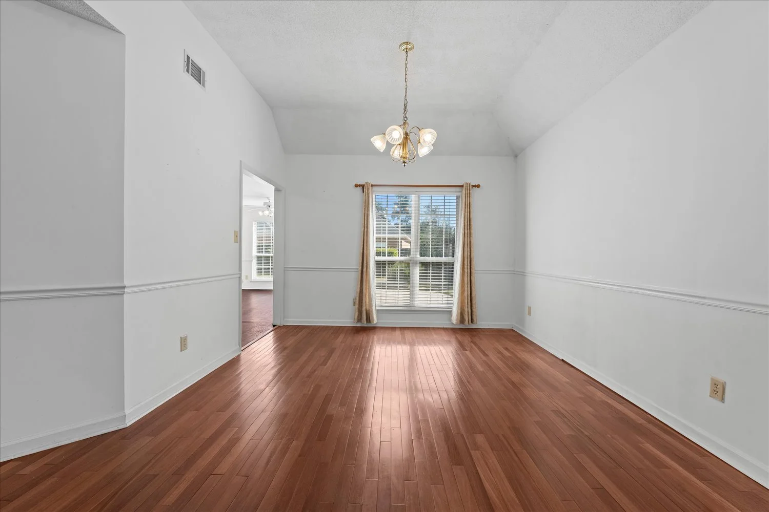 08-536 Oak Brook Dr 08.jpg
