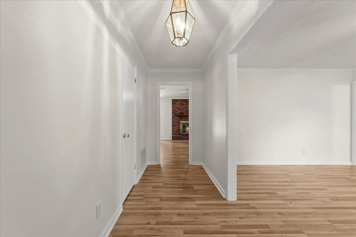 04-128 Silver Maple Rd 04.jpg