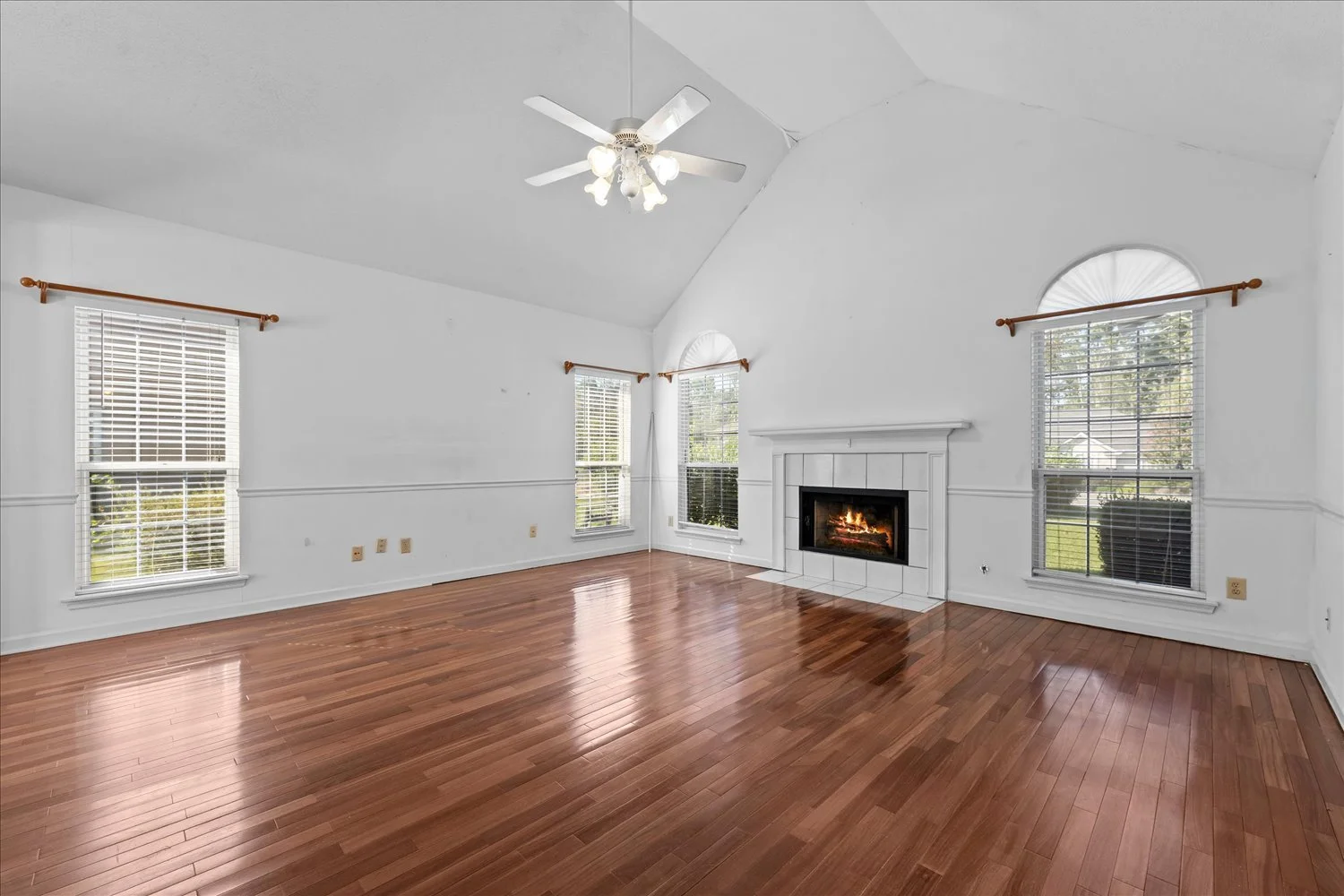 05-536 Oak Brook Dr 05.jpg