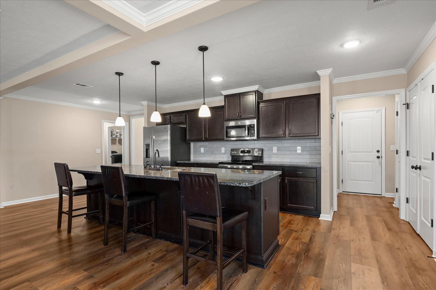 07-3049 Easton Dr 07.jpg