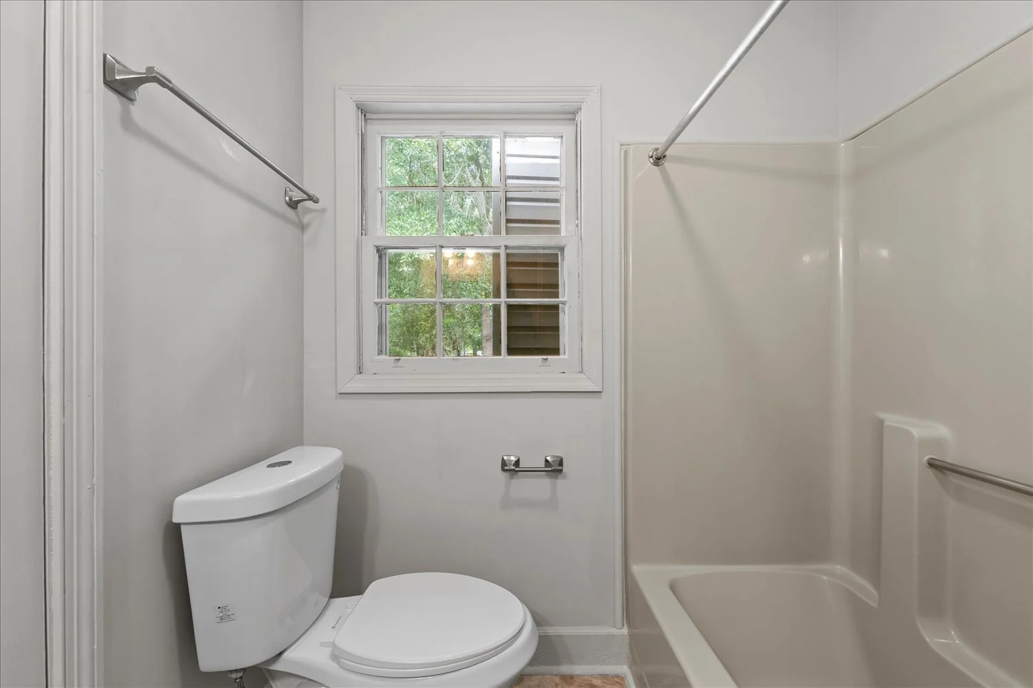 24-180 Easy St 24.jpg