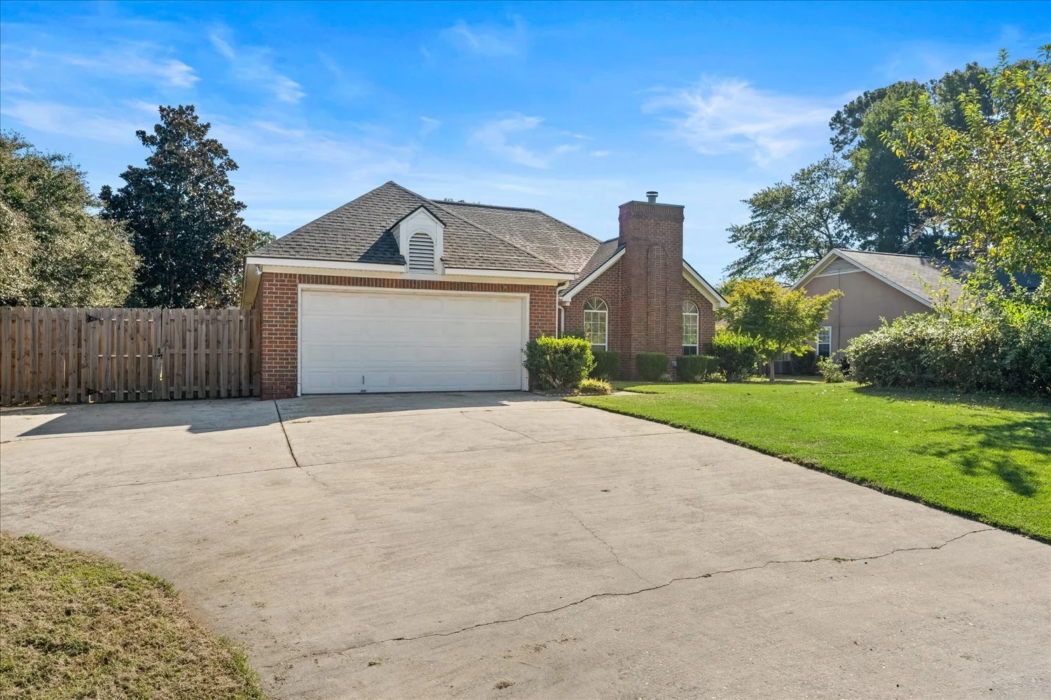 02-536 Oak Brook Dr 02.jpg