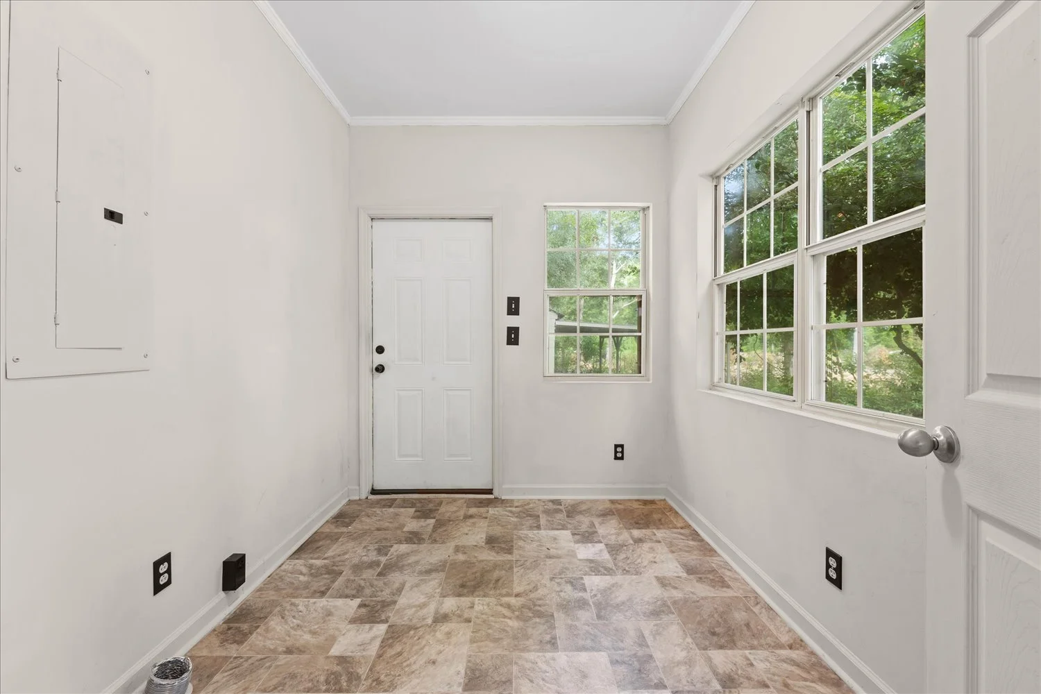 10-180 Easy St 10.jpg