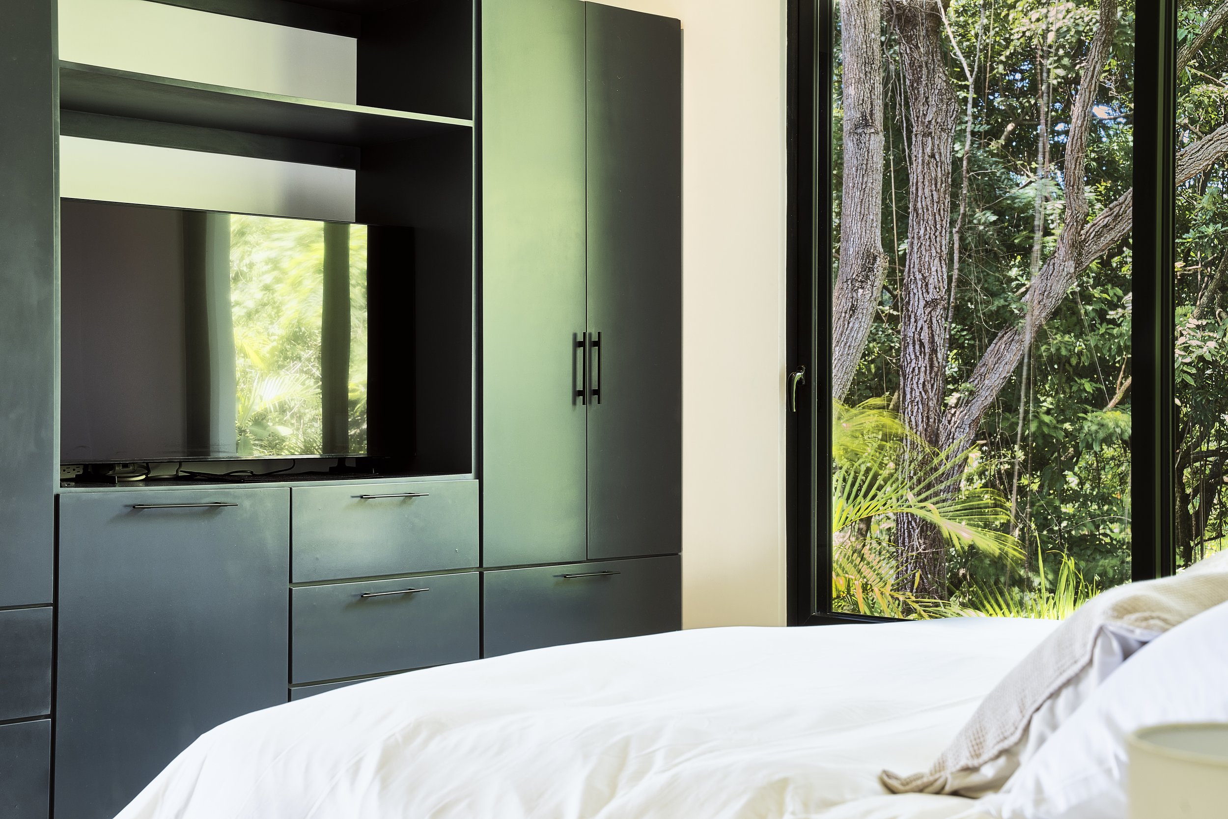 Maya - Int Bosque Suite TV.jpg