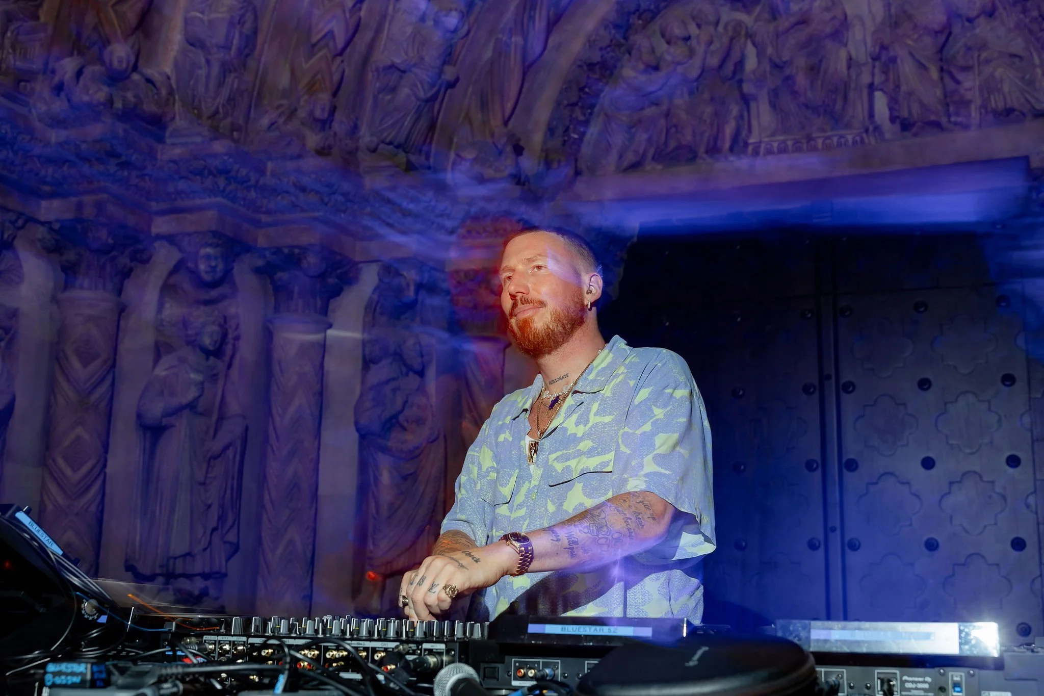 Refined DJ set by Hugel shaping the atmosphere of a luxury VIP dinner in Budapest