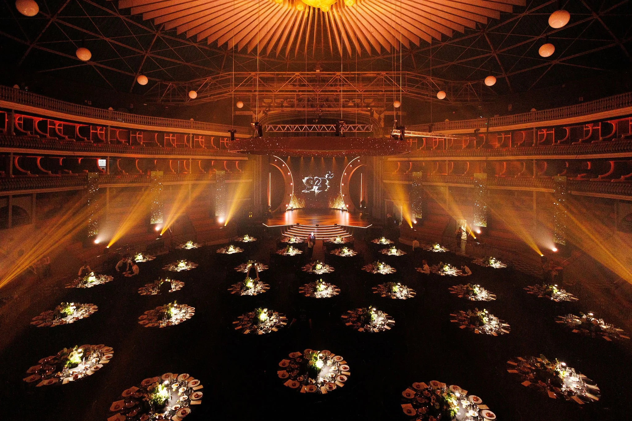 Exclusive wedding curated with creative direction and refined production in Lisbon