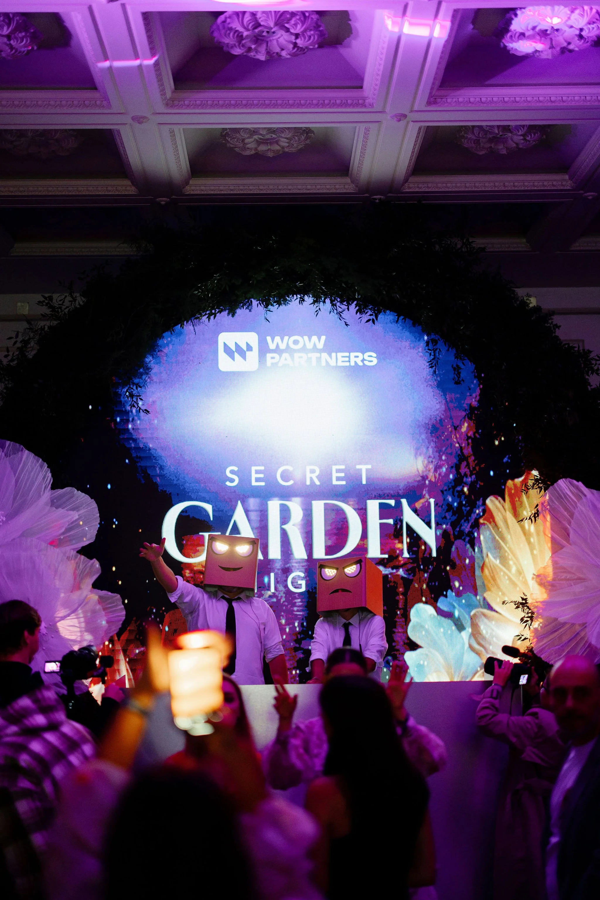 Exclusive set design shaping the atmosphere of a refined fashion event in Rome