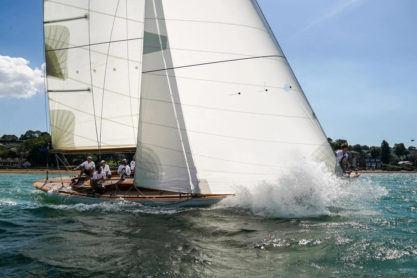Snapshots of the action from Race 4, the OneSails GBR inshore Race ⛵️☀️💨

Strong tides challenged the fleet in beautiful conditions for Race 4, sponsored by @onesails_gbr_south  and @onesails_east 

Read the full race report via link in bio ⬆️ 

📸 