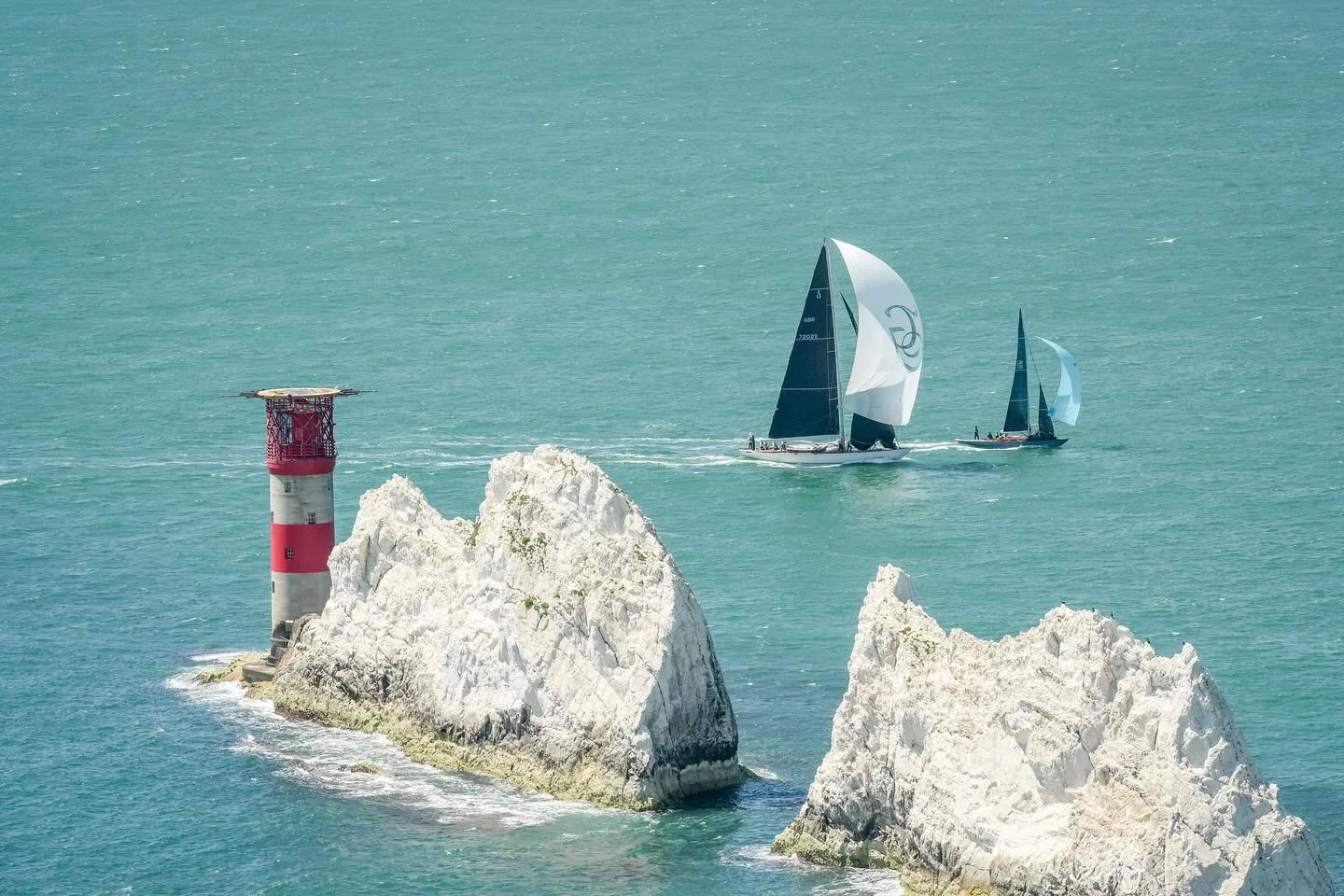 British classics go around the island! ⛵️🗺️

Another fantastic day for the British Classic Week fleet, with day two racing sponsored by Global Forecaster

Classes 1-3 raced around the Isle of Wight, whilst classes 4 and 5 navigated challenging tides