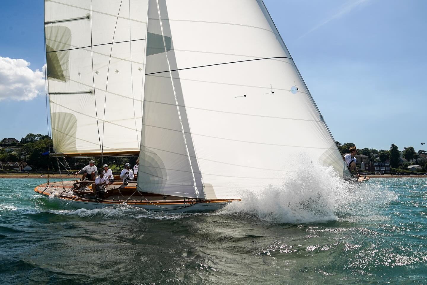 Snapshots of the action from Race 4, the OneSails GBR inshore Race ⛵️☀️💨

Strong tides challenged the fleet in beautiful conditions for Race 4, sponsored by @onesails_gbr_south  and @onesails_east 

Read the full race report via link in bio ⬆️ 

📸 