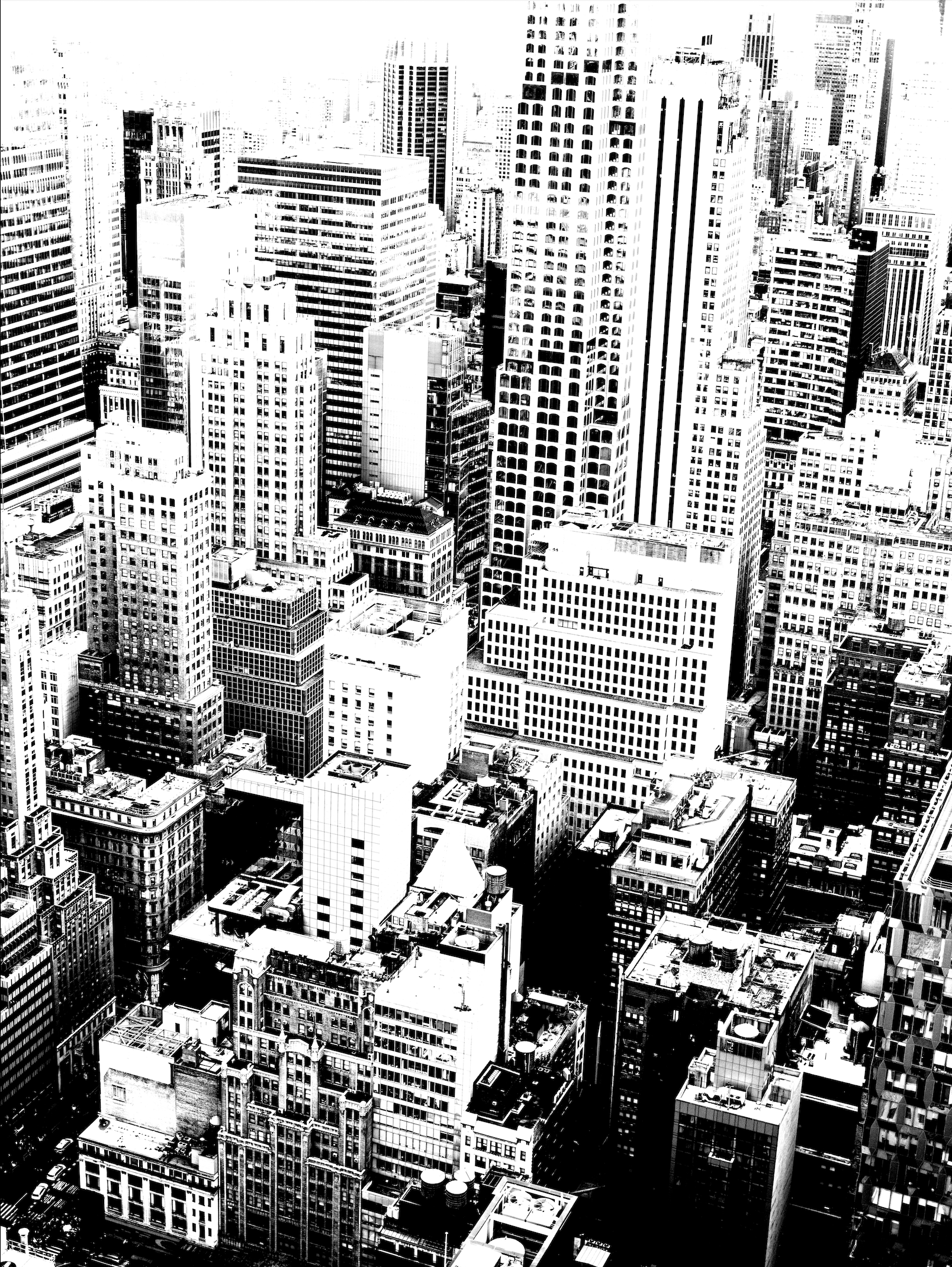 Vue aérienne d'une ville avec de nombreux gratte-ciel en noir et blanc.