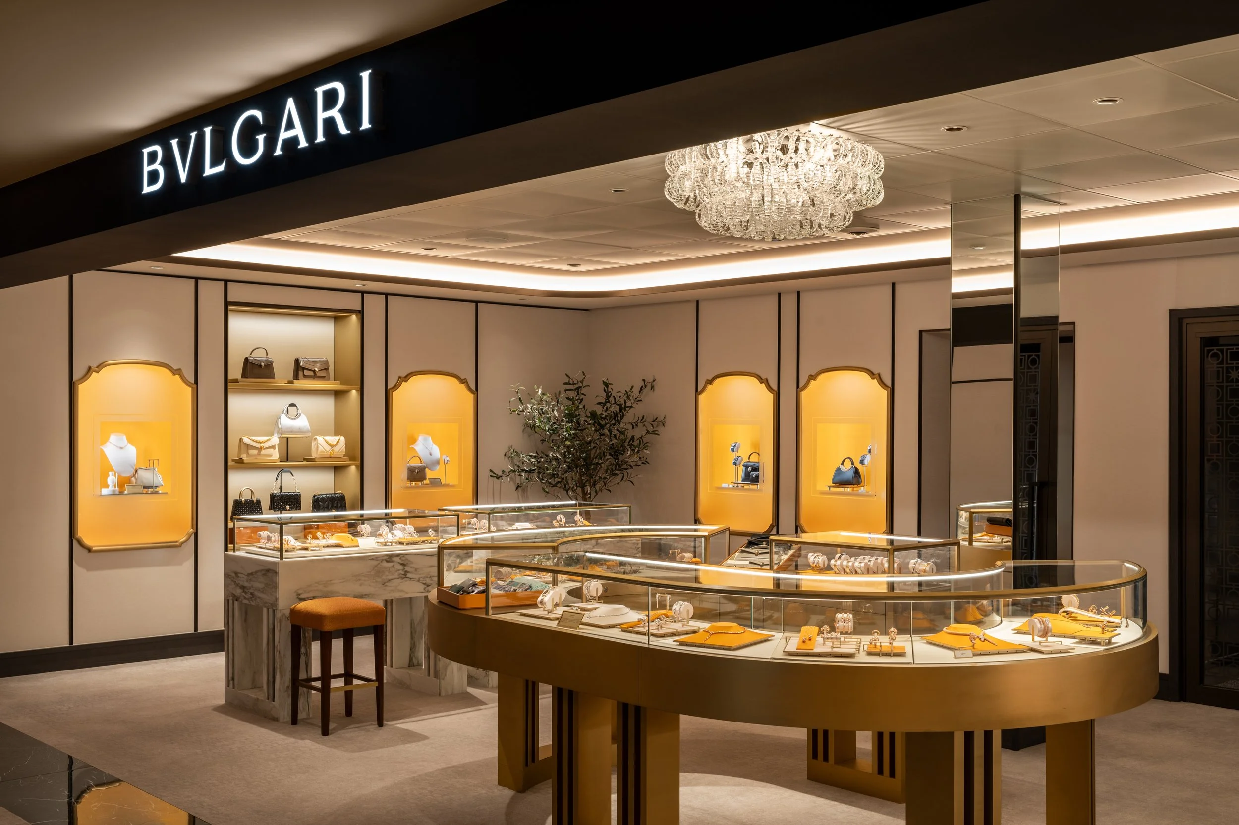 Forgot your anniversary? Or perhaps you just need something that sparkles as much as the sea. The Bvlgari boutique on Ilma is on standby.