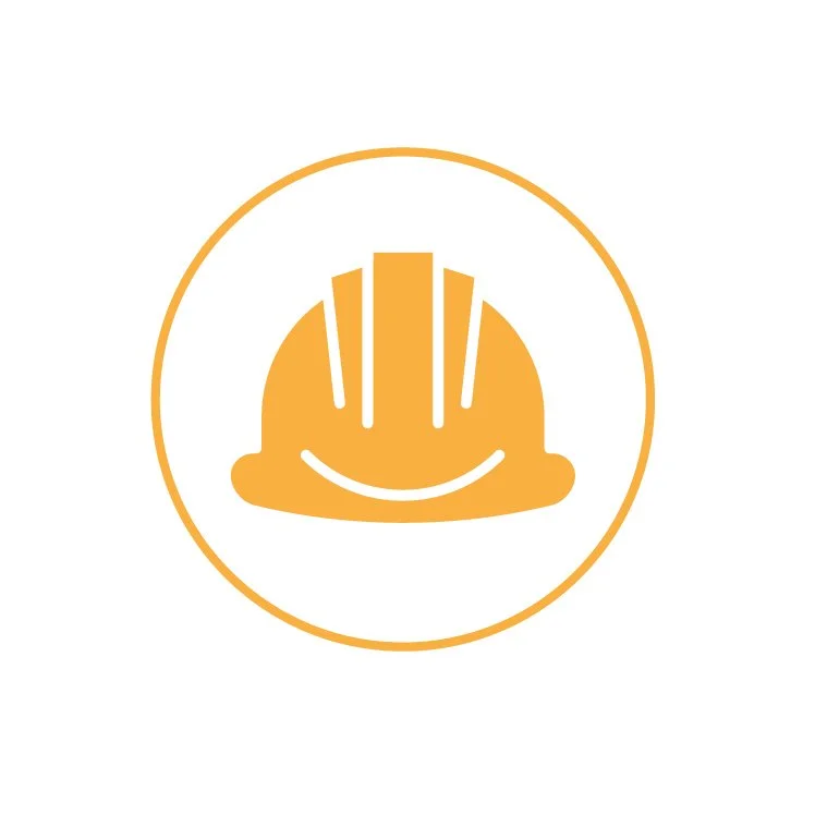 Symbol einer Baustellenarbeitsmütze mit einem lachenden Gesicht, in orange auf weißem Hintergrund