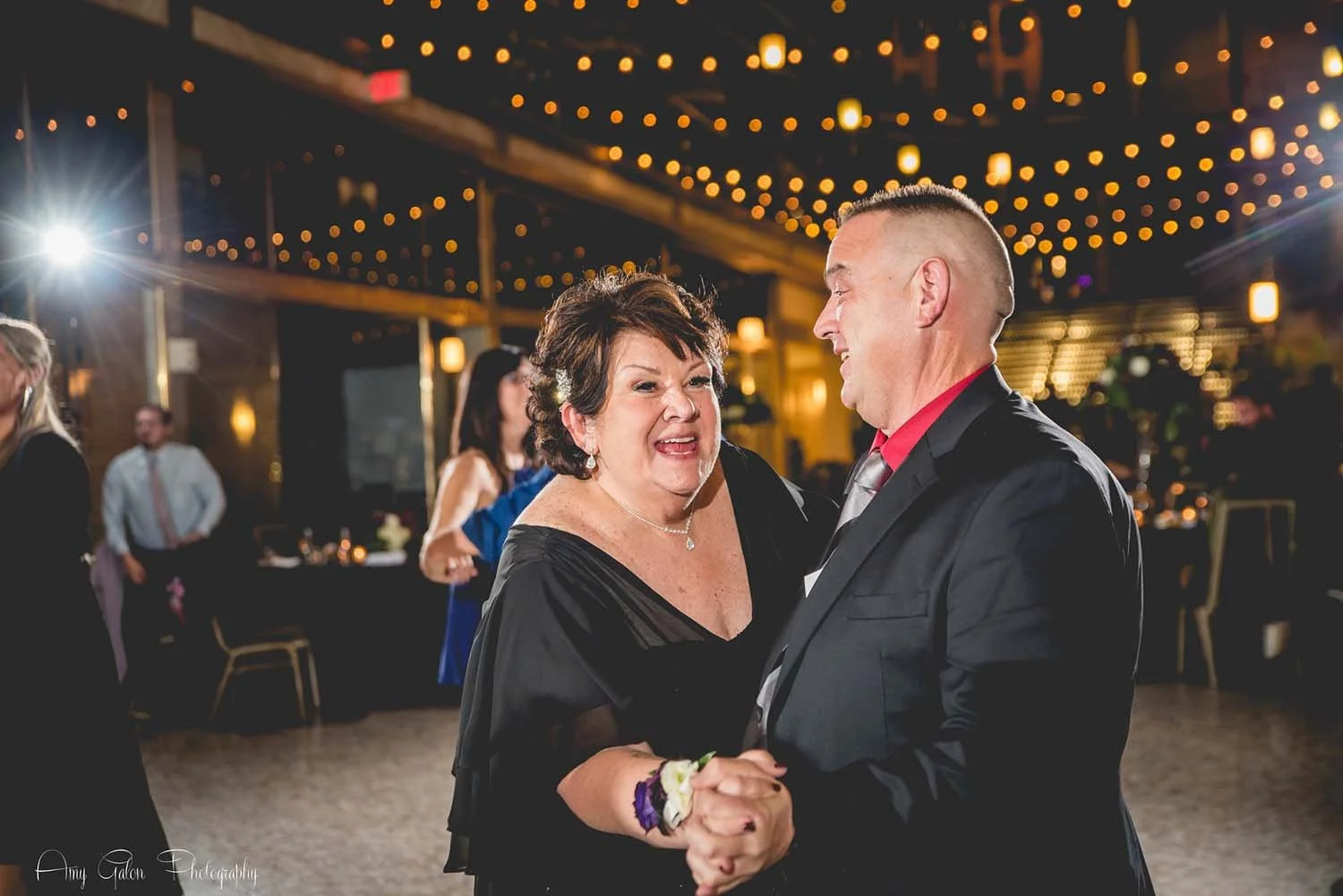 The Anniversary Dance: The classy and right way to do it