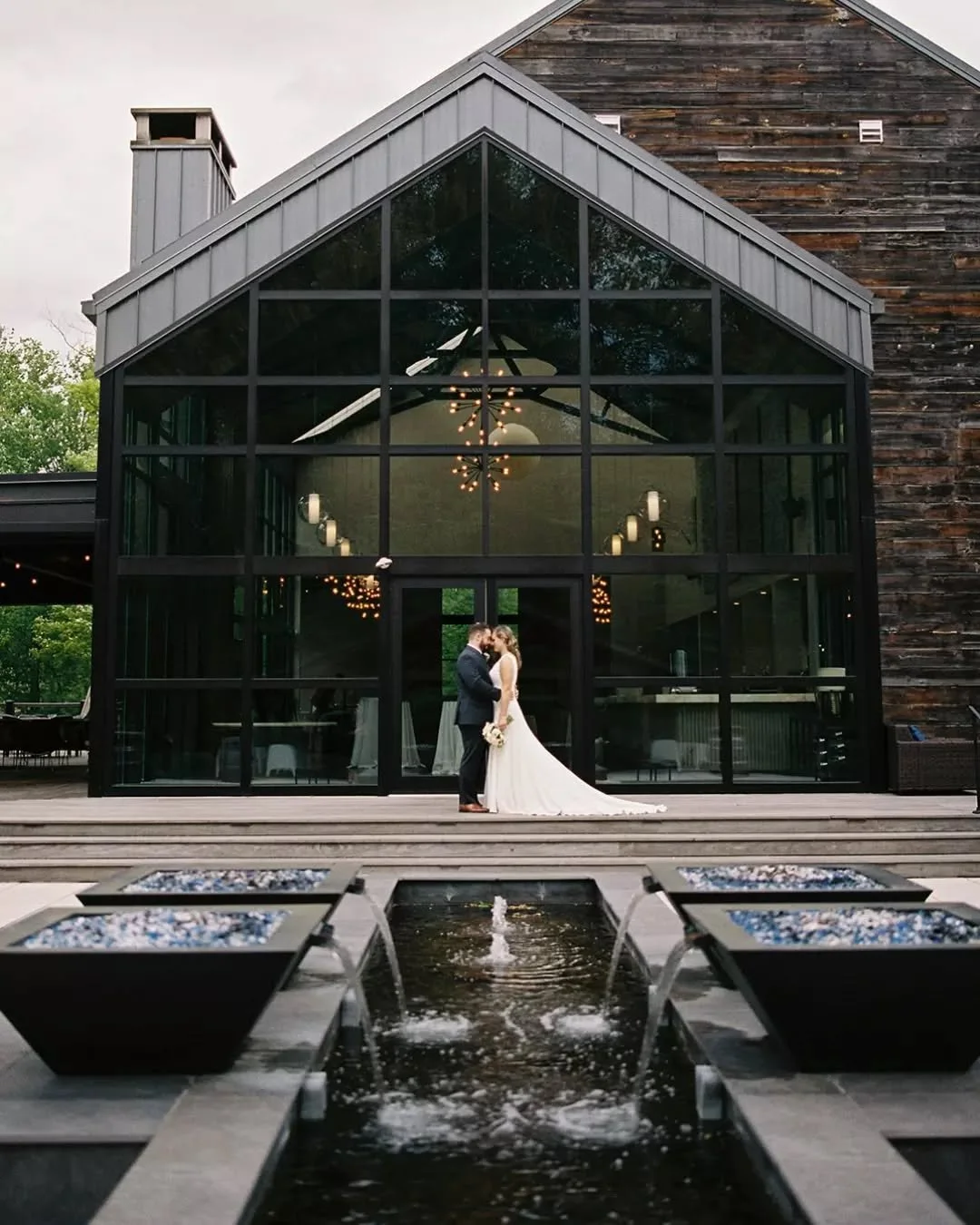 Who says calm woodland winery vibes can't be followed by 🔥 on the dance floor?! 

No one? Oh, then I guess we just wanted to share how much fun we had with Kelly and Mike at @sapphirecreekwinery.

Who wants to do another one like this with us? We'll