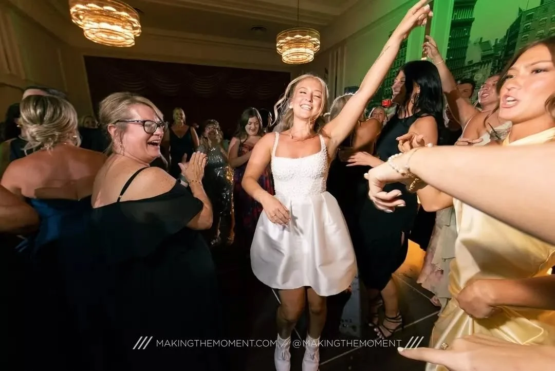 Never gets old seeing this level of JOY out on the dance floor. 😍

Venue: Hotel Cleveland
Photo + Video: @makingthemoment
DJ: @selectivesoundevents, Patrick K