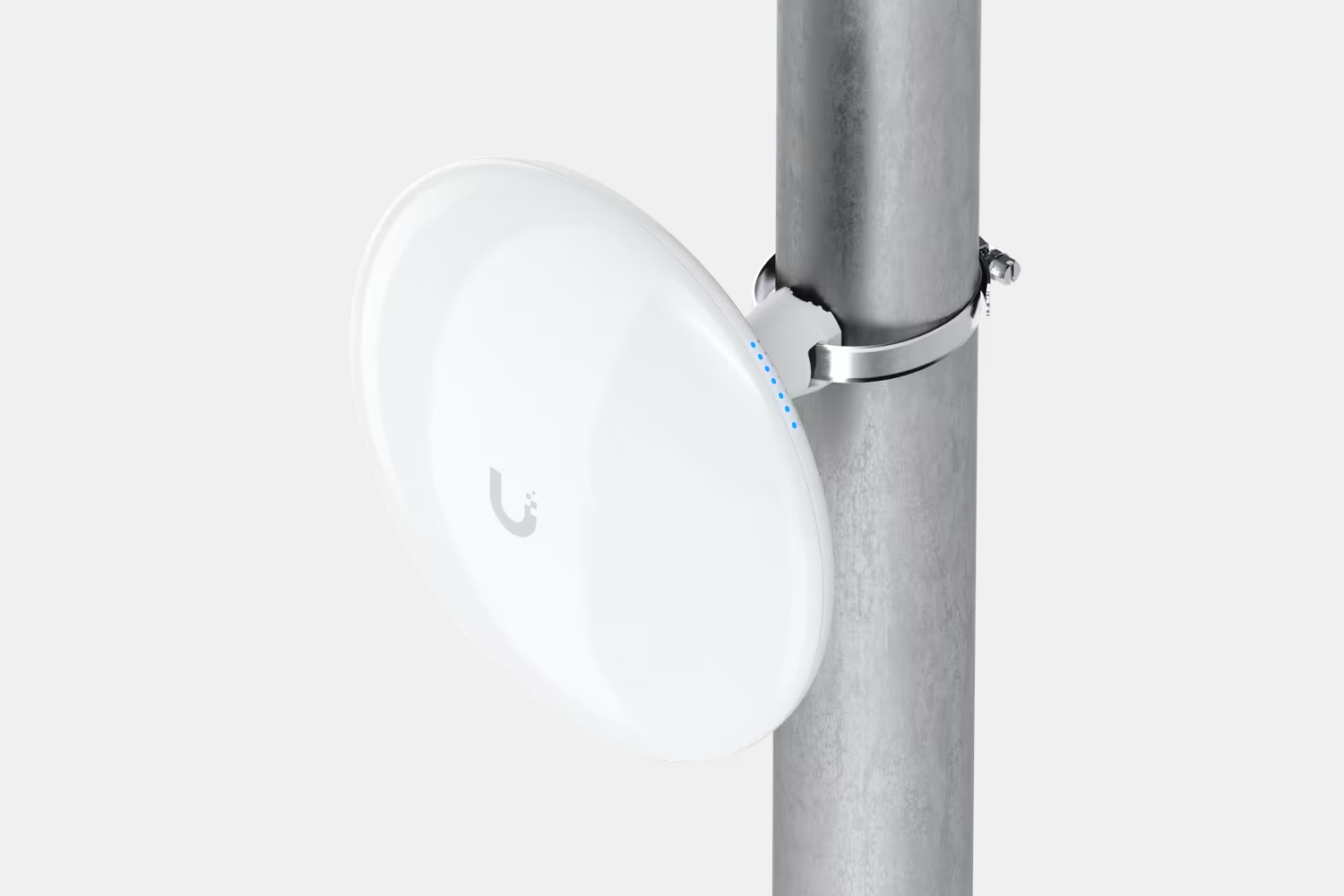 UniFi building bridge mounted to a pole