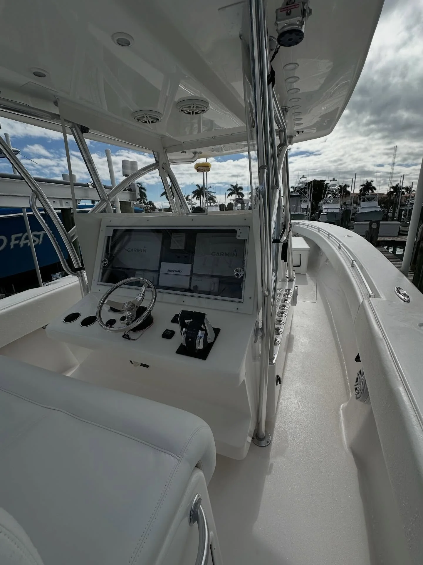 No Rhey 4 with a bi-weekly wash! @seahunterboats