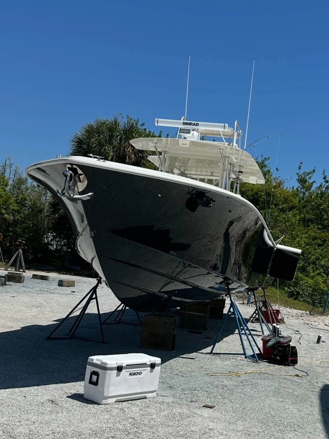 Last week we hauled out this Seavee to get the wrap removed, 7 step gel coat restoration, ceramic coated, under water light replaced, and made sure all systems/pumps/lights were working properly for the upcoming season. 

Motors were serviced by @kgm