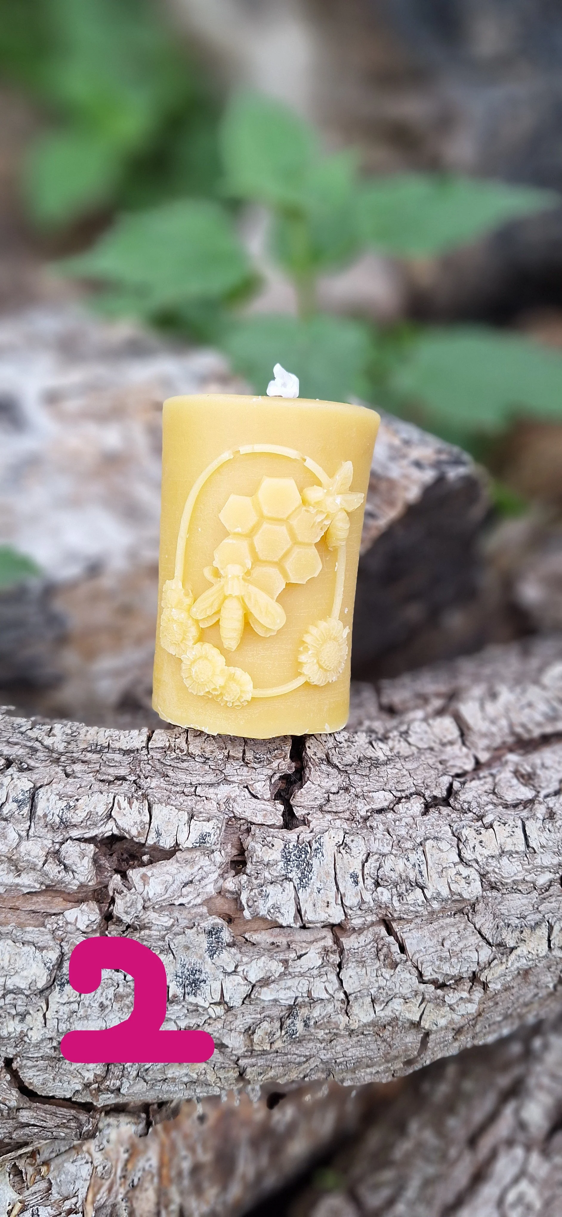 100% beeswax candle 'bee'