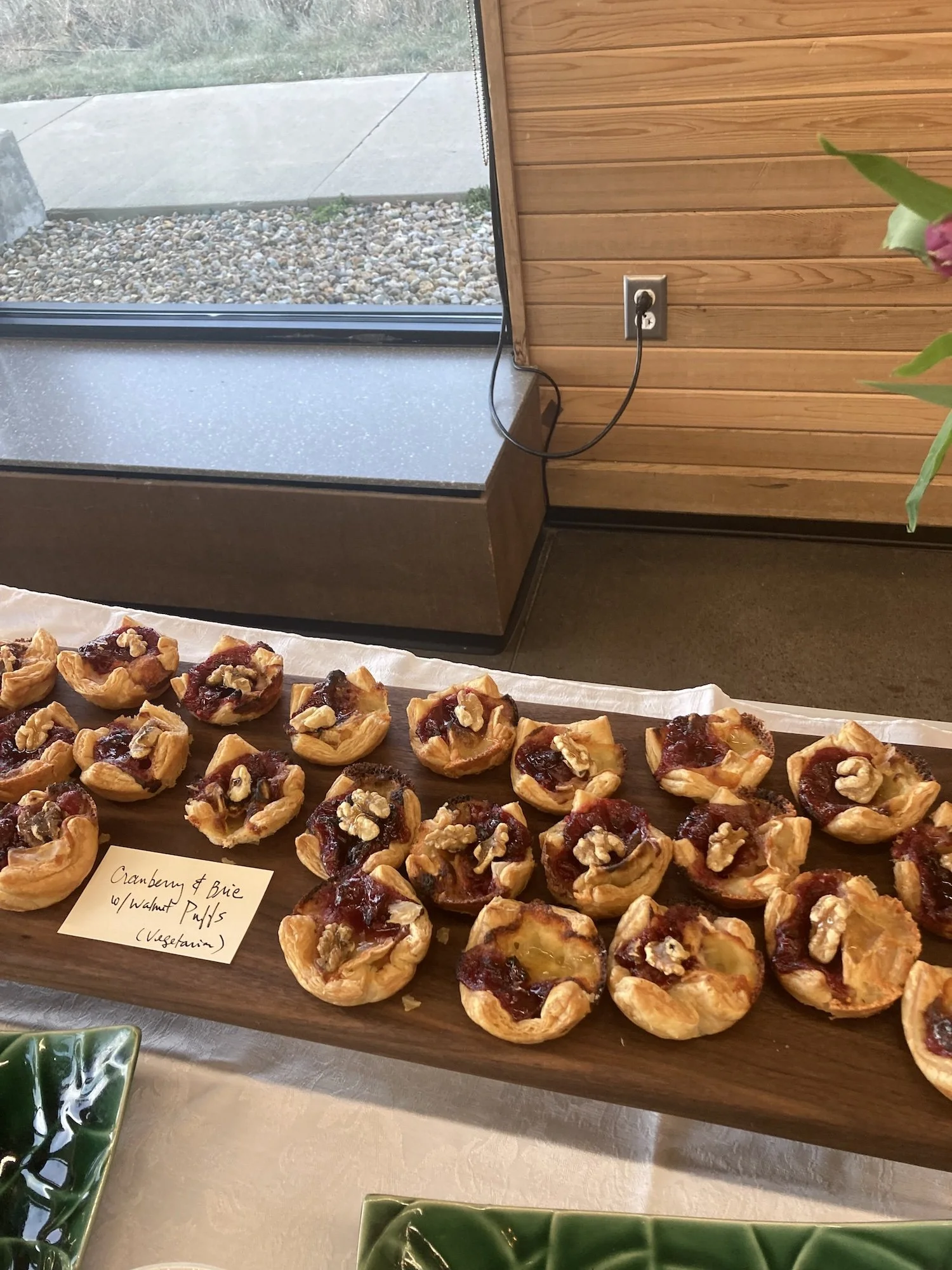 leaf catering cranberry brie.jpg