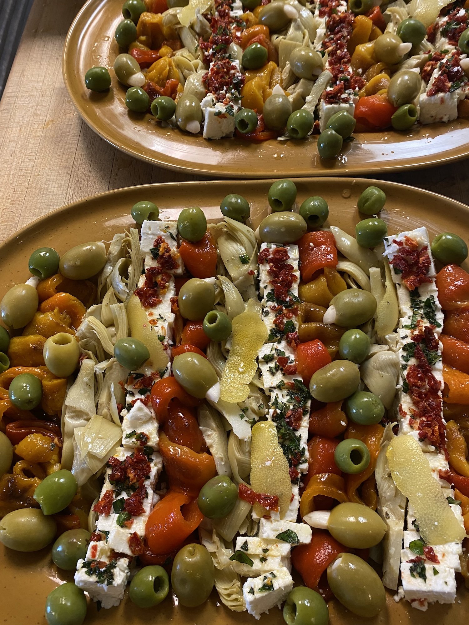 leaf catering plate olives.jpg