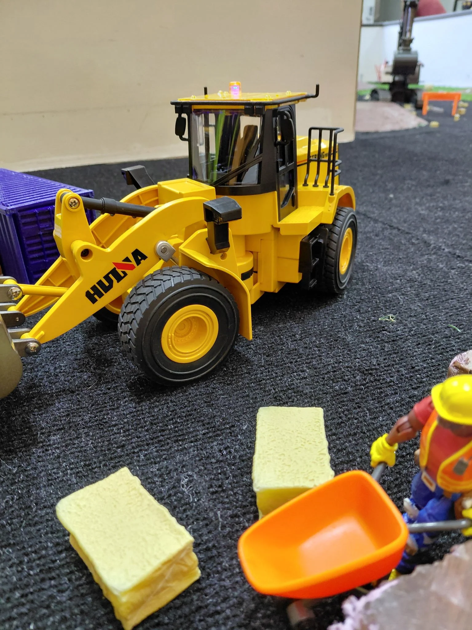 Huina Loader 1552 (Yellow)