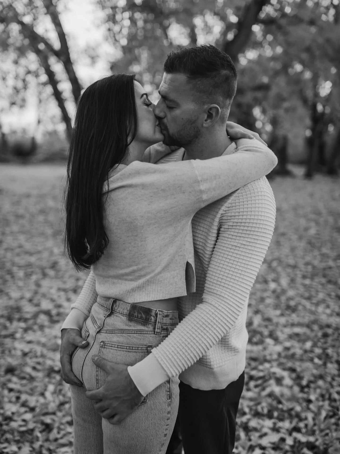 For me, black and white photos aren&rsquo;t just about removing colors, it's about channeling into the emotions and soul of the image. There's a raw power that color photos can't match. 🖤