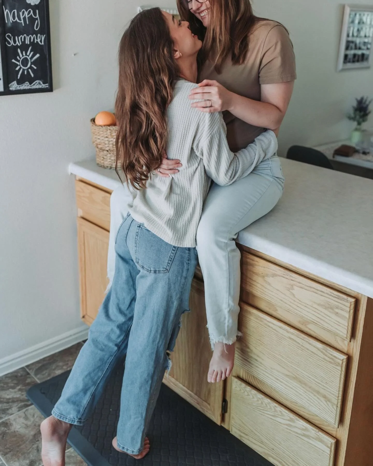 Home sessions are literally the best! 🤩 You're in your own element, so you feel way more relaxed and comfy. And let's be real, that comfort translates to pure magic in front of the camera ✨📸 
#sindymagphotography #stgeorge #stgeorgeutah #stgeorgeph