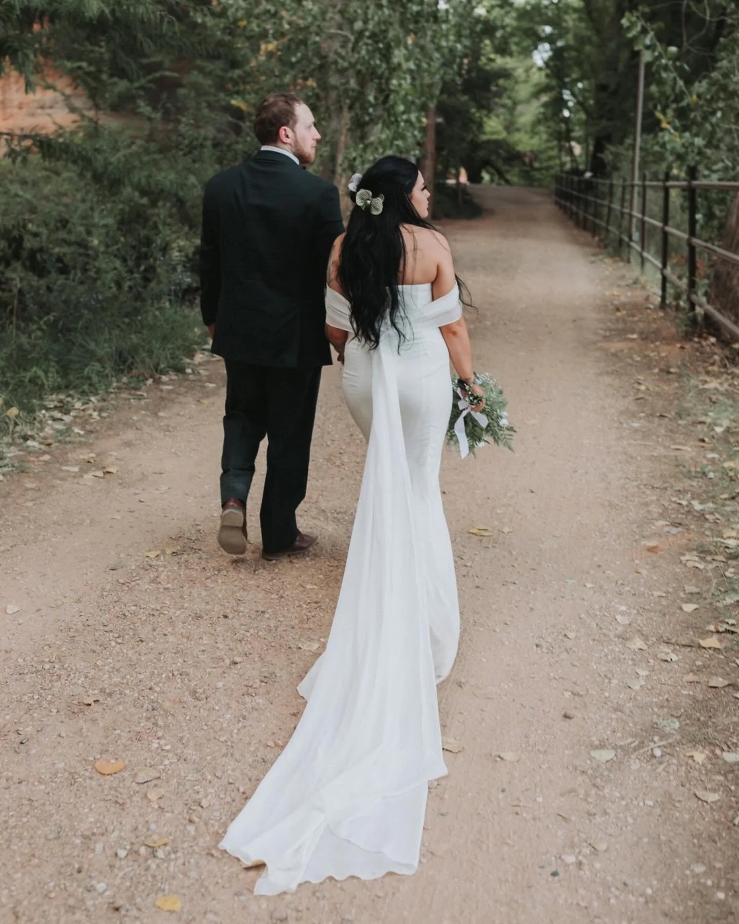Some love stories feel like this beautiful landscape around them wild, open, and full of emotion 🤍

Would you like to get married here?
.
.
#sindymag #sindymagphotography #stgeorge #stgeorgeutah #stgeorgephotographer #stgeorgeweddings #stgeorgeelope