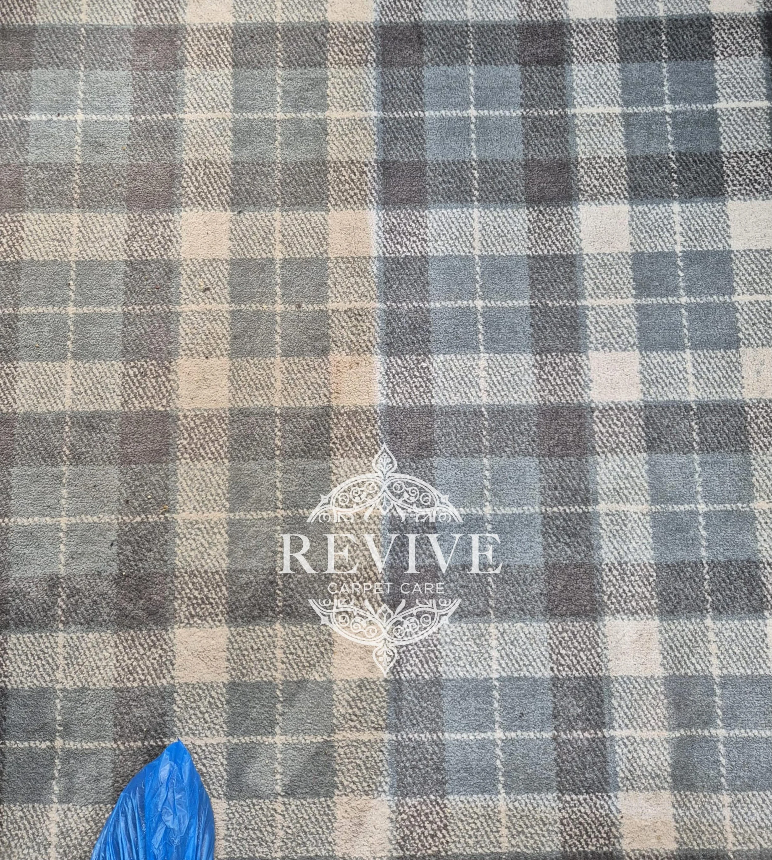 This transformation shows what can be achieved with the right process, professional machinery, and carefully controlled temperatures. ✨

Our customer had already tried using a Vax cleaner, but deep-down soiling and staining remained. Often, you don&r