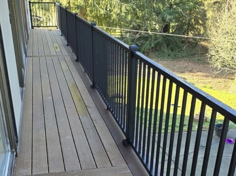 Fiberon composite deck with black Trex Signature aluminum railing in Maple Valley, WA