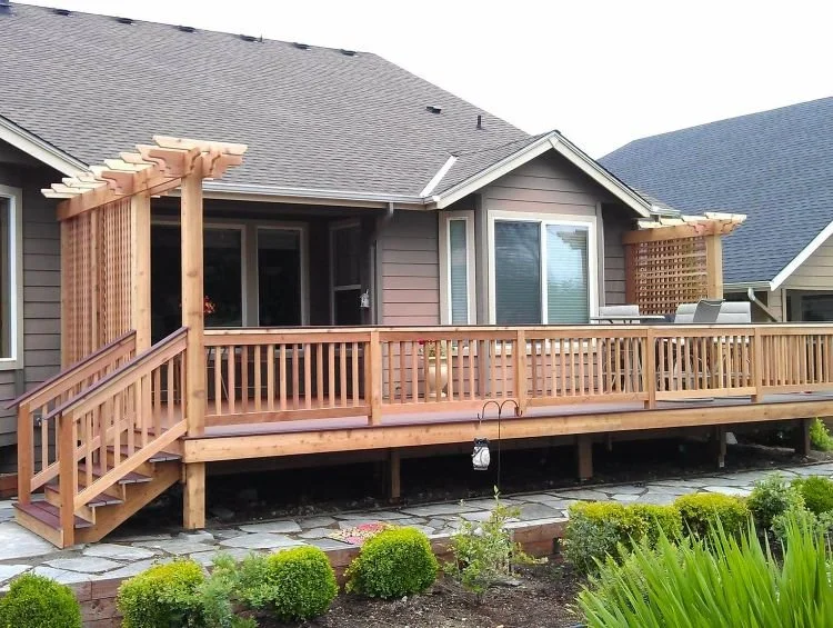 Built-in deck privacy screens defining outdoor space