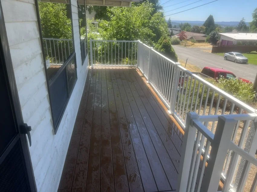 Trex Select Saddle composite decking on completed Renton deck replacement