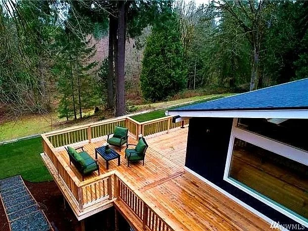 Residential deck construction project completed in the Lake Tapps area