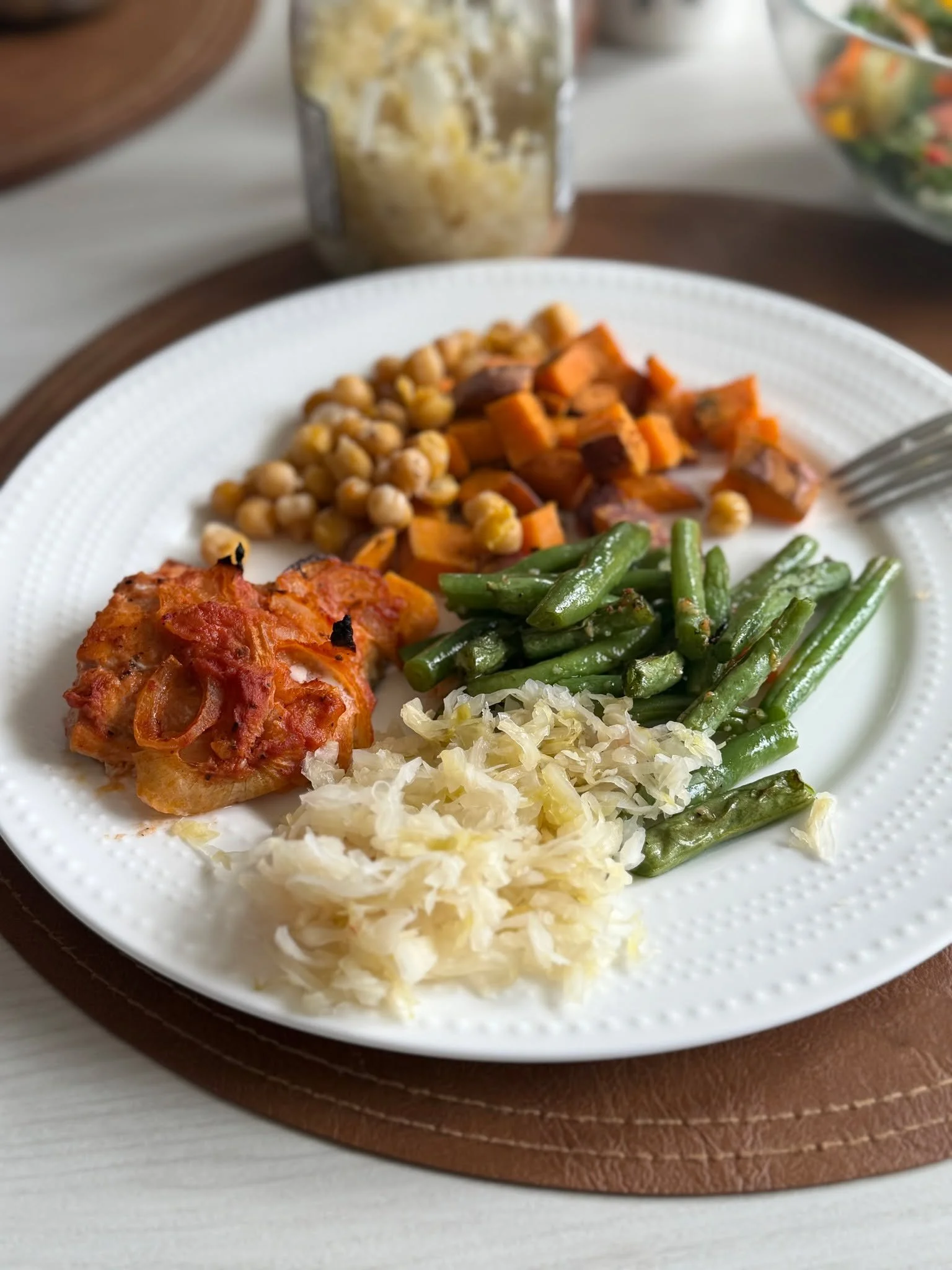 Your gut is talking. Are you listening? 🌿✨
Most of us reach for something external when life feels off balance. But true calm starts in the microbiome. Two tablespoons of raw kraut before your meal. A simple grounding ritual that tells your body it'