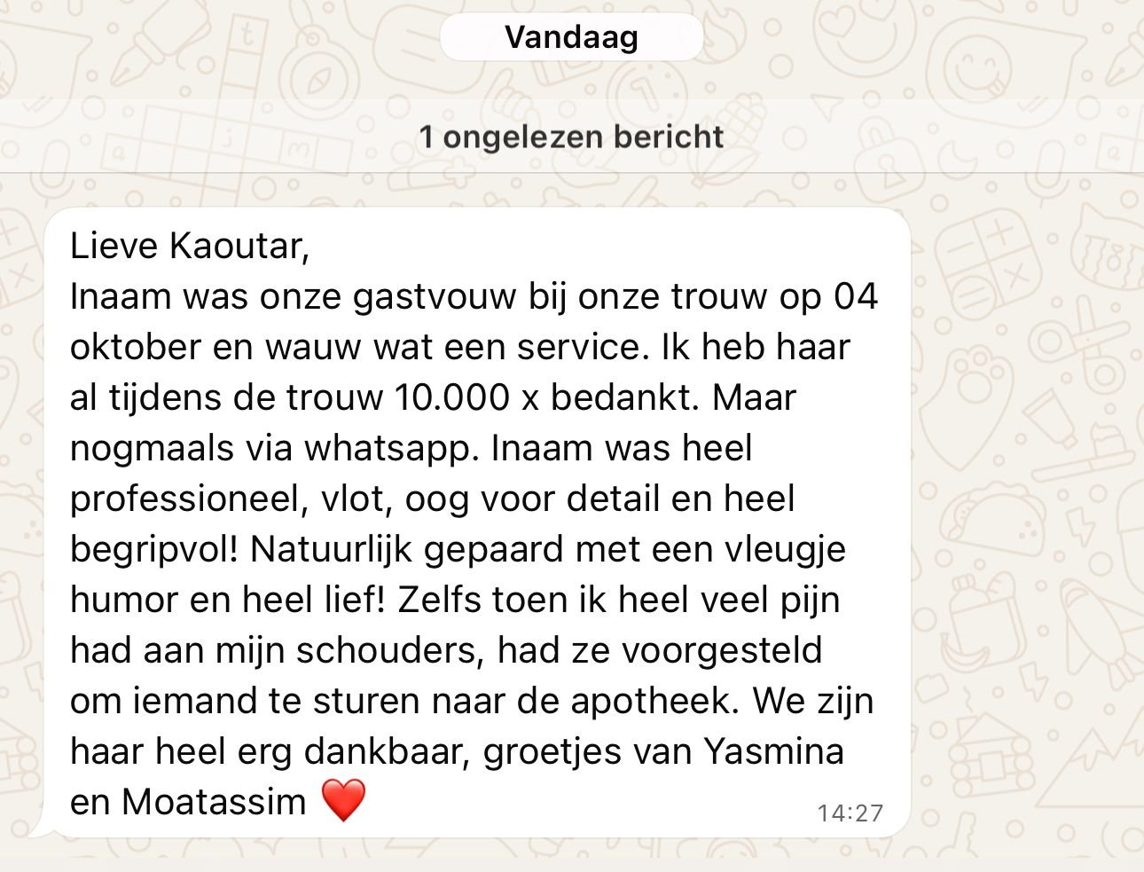WhatsApp gesprek met een bedankbericht over een fotograaf die een geslaagd huwelijk vastlegde, met een rode hart emoji onderaan.