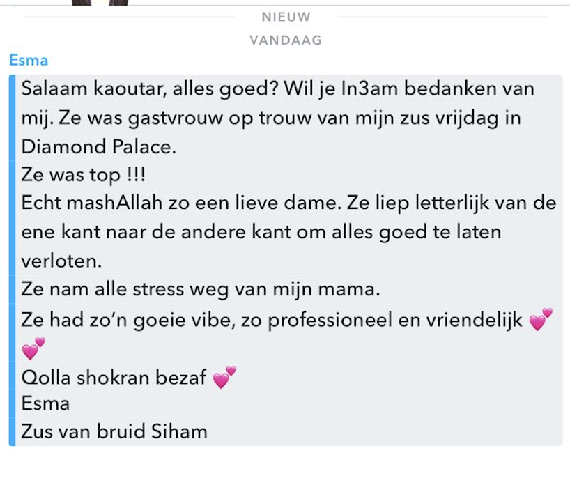 Een chatbericht op een digitale chatplatform waarin Esma haar dank uitspreekt voor een gastvrouw die haar zus heeft ondersteund, met verwijzingen naar haar zus en haar bruiloft.